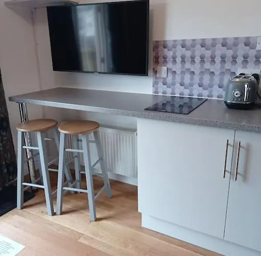 Avalon Studio. Comfy Well Equipped Cosy Studio.