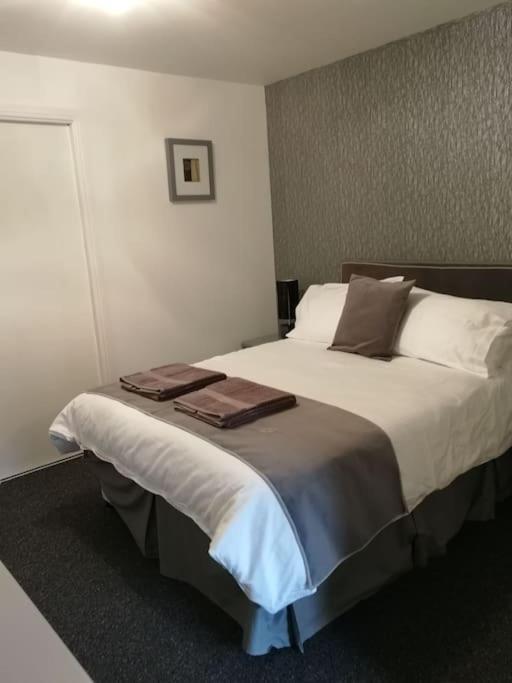 Avalon Studio. Comfy Well Equipped Cosy Studio. *